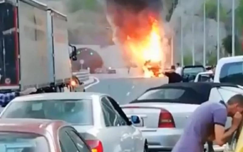 Εγνατία: Τουριστικό λεωφορείο έπιασε φωτιά στην Εγνατία Οδό! – Συγκλονιστικά βίντεο!
